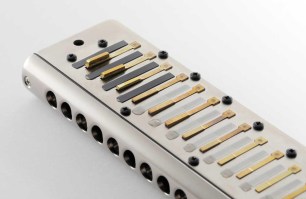 Suzuki-bass-chromatic-harmonica-S-48B-reeds-p.jpg